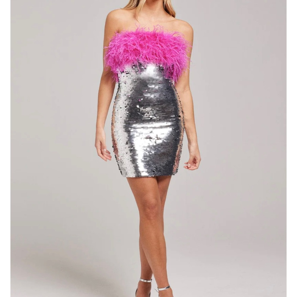 New dress. Size 14. More like l-XL Cindy silver dress